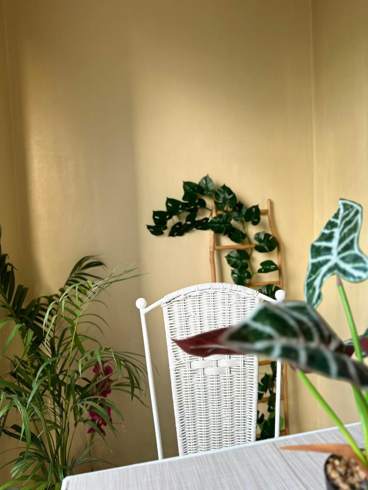 One Bedroom With Balcony By Christine Suites Ph In Greenbelt Radisson Makati City Buitenkant foto